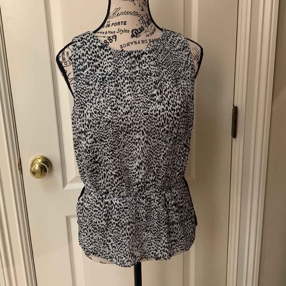 Loft women’s black and white animal print sleeveless top. Size Small Petite